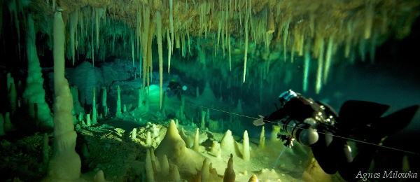Agnes Milowka_cave diving Bahamas