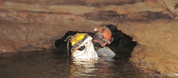 Agnes Milowka_cave diving elk river