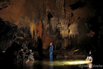 Agnes Milowka_Tasmania cave diving